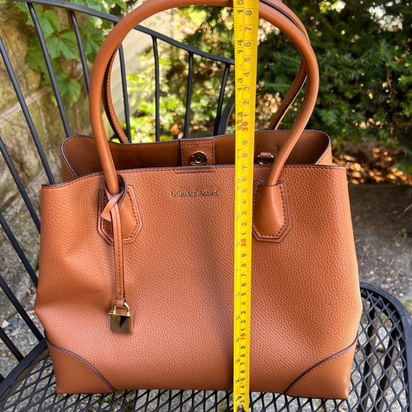 Michael Kors Handbags - Michael Kors Tan Leather Structured Tote